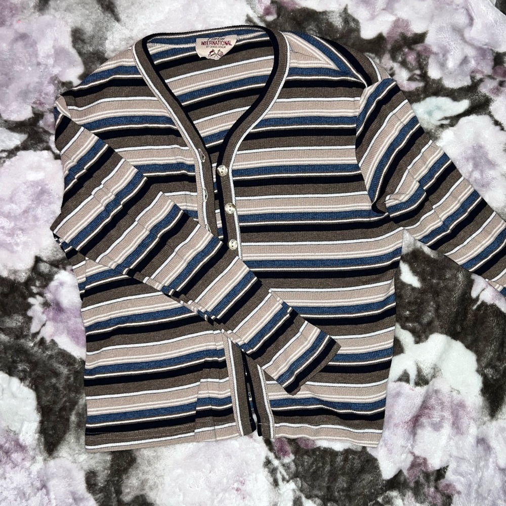 Women’s S/M Long Sleeve Button-up Shirt